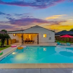Newly updated Cozy Home with Pool, Patio, BBQ! 5BR