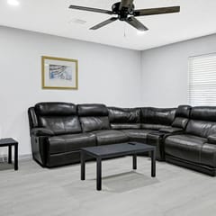 Large Updated Baytown Home • 5BR/3BA • Sleeps 12