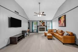 Spacious 4BR Near NASA & Kemah, King Bed