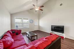 Spacious 4BR,EV Charger,Parking - East Houston Gem