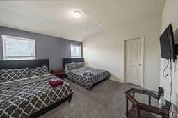 Spacious 4BR,EV Charger,Parking - East Houston Gem