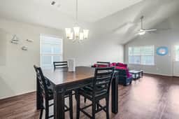 Newhouse/Grill/East houston/Channelview/Baytown/Sleeps 8 - Four-Bedroom House - Image 5