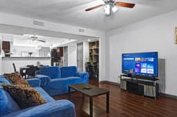 15min to IAH: 6BR, 500Mbps, Pets OK,30min Downtown - Image 3