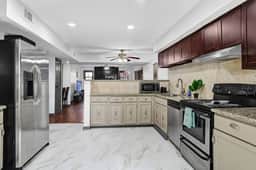 15min to IAH: 6BR, 500Mbps, Pets OK,30min Downtown - Image 5