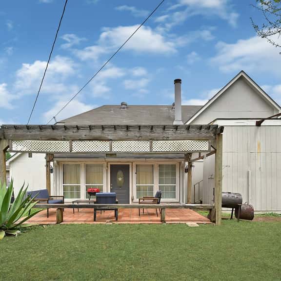 Quiet 4BR Near Nasa & Kemah, King Bed, Bbq, Patio - Holiday Home - Image 1