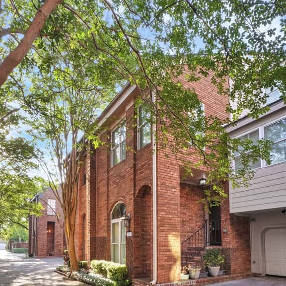 Luxury Galleria Townhome 4BR/3BA|Garage, Fast WiFi - Image 1