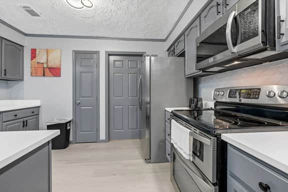 Spacious 4BR Near NASA & Kemah, King Bed