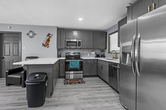 Charming 1940 bungalow 4mi downtown & 2mi Heights