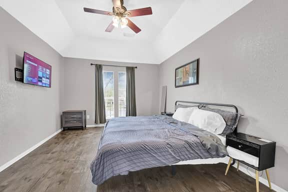 Quiet 4BR Near Nasa & Kemah, King Bed, Bbq, Patio - Holiday Home