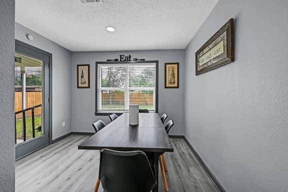 Charming 1940 bungalow 4mi downtown & 2mi Heights