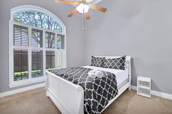 Luxury Galleria Townhome 4BR/3BA|Garage, Fast WiFi