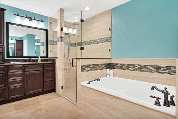 Luxury Galleria Townhome 4BR/3BA|Garage, Fast WiFi