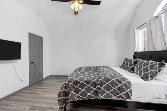 New 5BR/2.5 Ba. Hwy6/Copperfield - Image 5