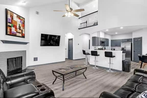 New 5BR/2.5 Ba. Hwy6/Copperfield - Image 3