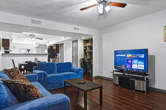 15min to IAH: 6BR, 500Mbps, Pets OK,30min Downtown - Image 3