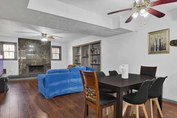 15min to IAH: 6BR, 500Mbps, Pets OK,30min Downtown - Image 4