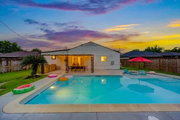 Newly updated Cozy Home with Pool, Patio, BBQ! 5BR - Image 1