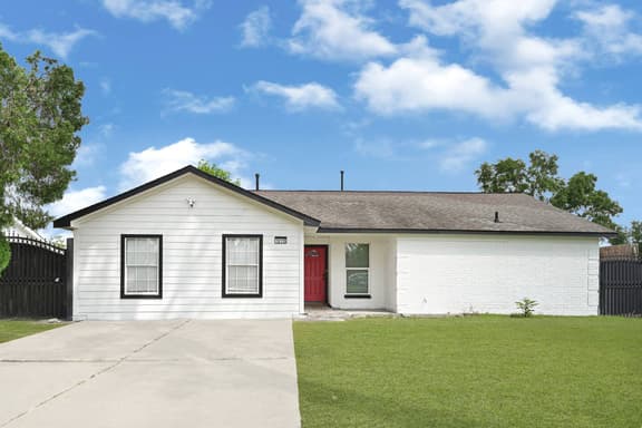 Newly updated Cozy Home with Pool, Patio, BBQ! 5BR