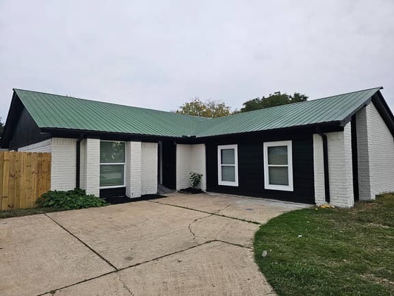 Old charm with modern amenities in heart of city