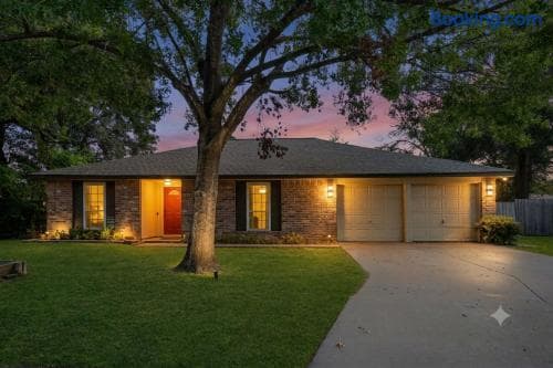 290/Cypress/NW Houston/Pets/NewListing - Image 1