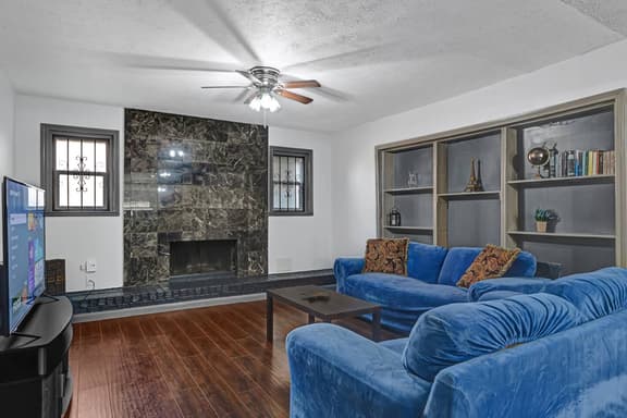 15min to IAH: 6BR, 500Mbps, Pets OK,30min Downtown - Image 1